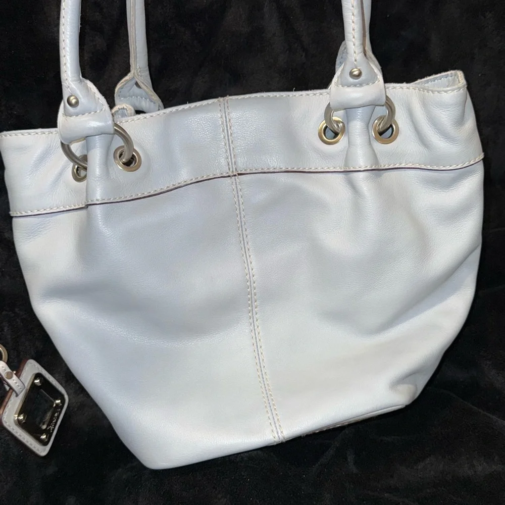 Tignanello White Leather Shoulder Bag with Elegant Pleating